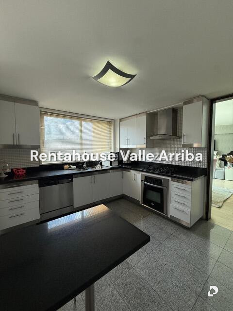 Apartamento en Las Mesetas de Santa Rosa de Lima, Caracas – 3