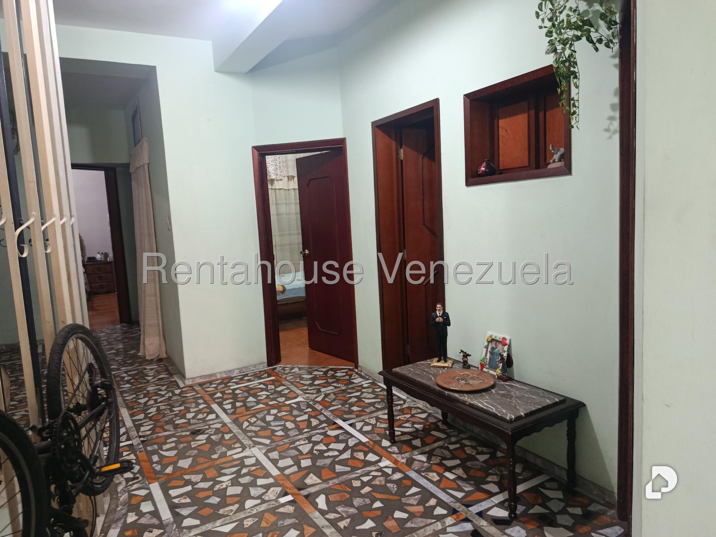 Apartamento en Parroquia Santa Rosalía, Caracas – 26