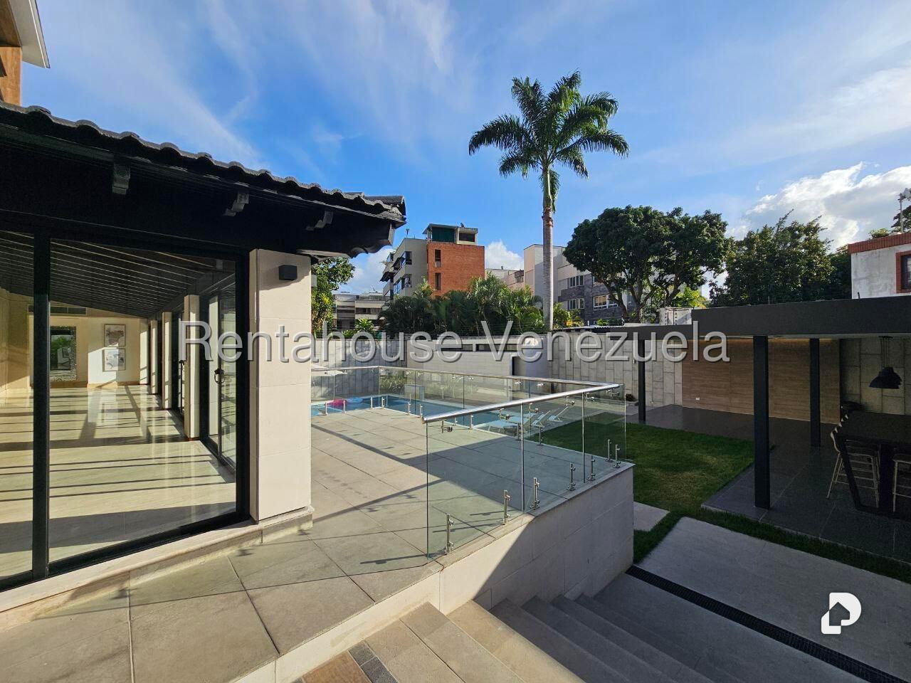Casa en Altamira, Caracas – 25