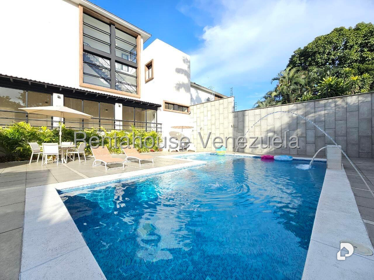 Casa en Altamira, Caracas – 24