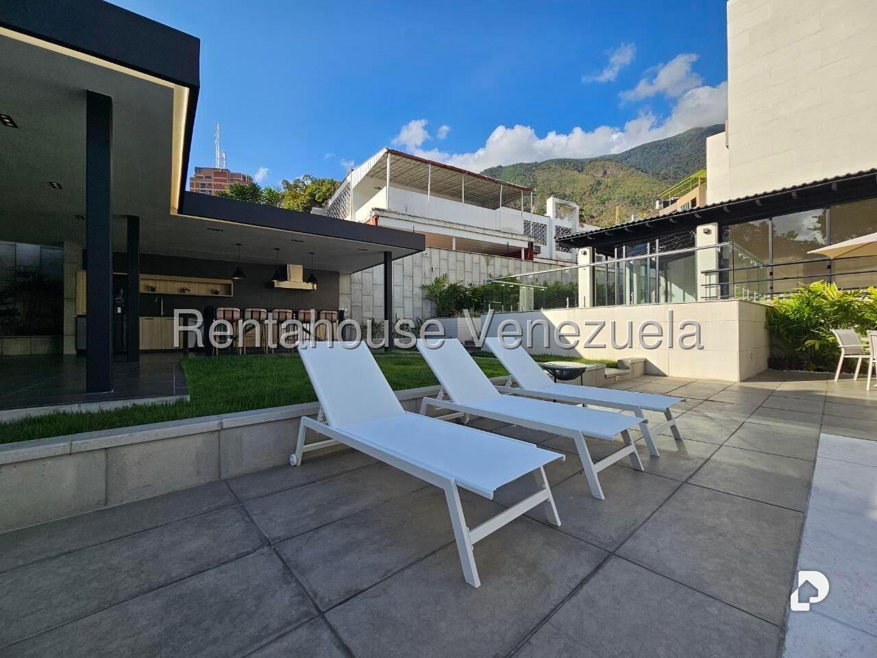 Casa en Altamira, Caracas – 30