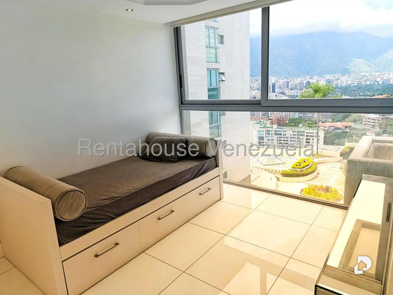 Apartamento en Lomas de Las Mercedes, Caracas – 11