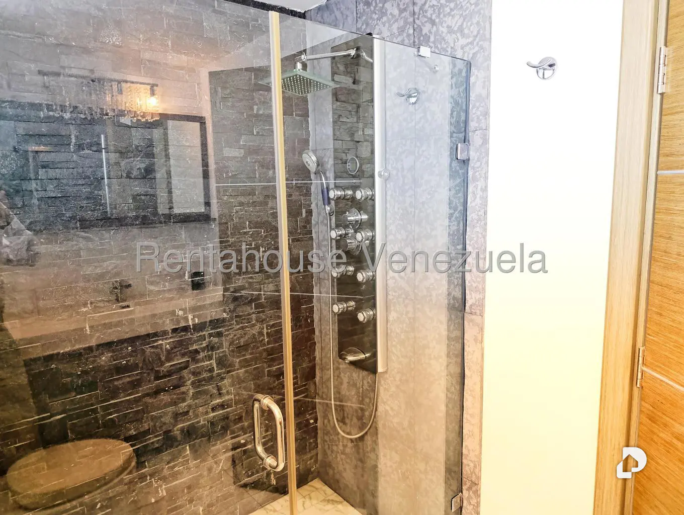 Apartamento en Lomas de Las Mercedes, Caracas – 24