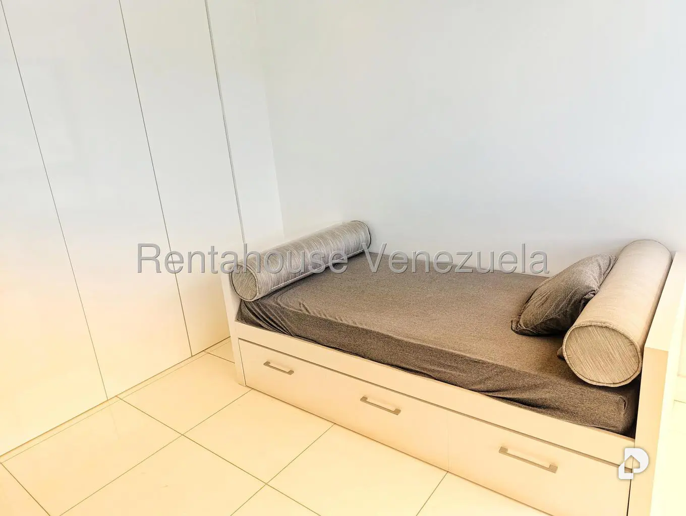 Apartamento en Lomas de Las Mercedes, Caracas – 12