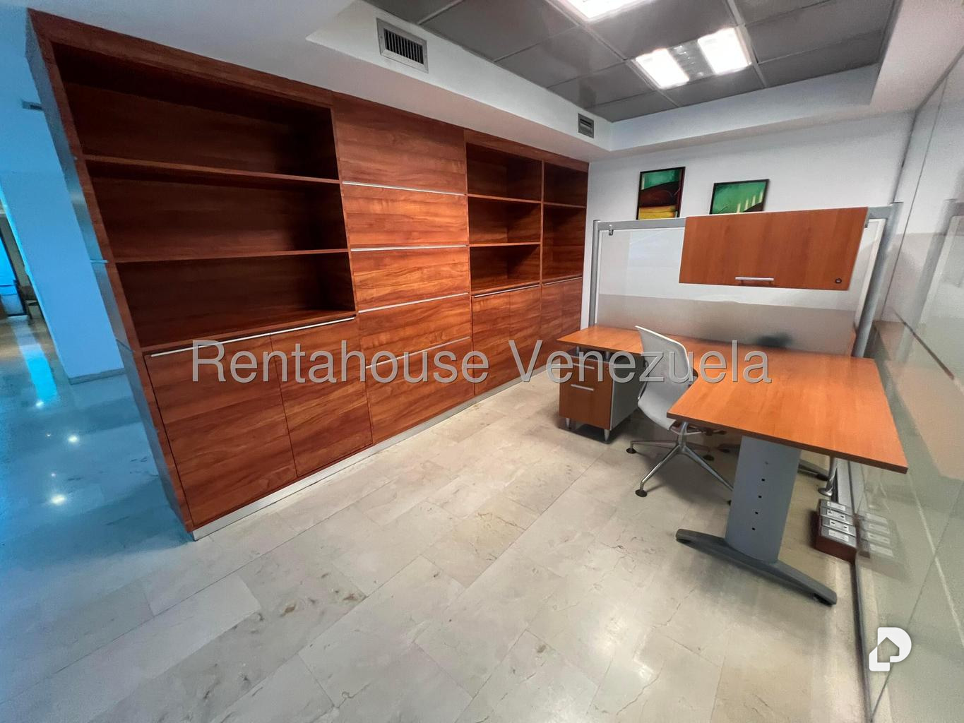Oficina en Las Mercedes, Caracas – 23