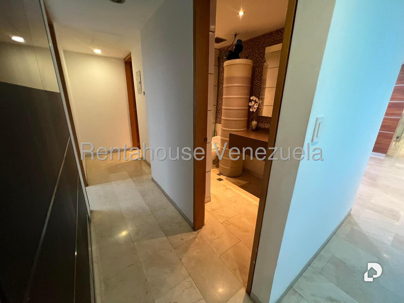 Oficina en Las Mercedes, Caracas – 14