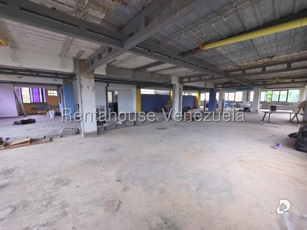 Local comercial en La Bonita, Caracas – 18