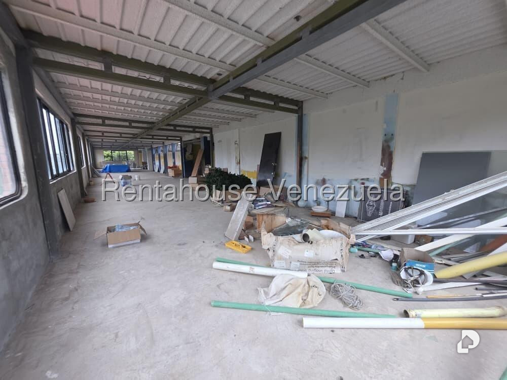 Local comercial en La Bonita, Caracas – 24