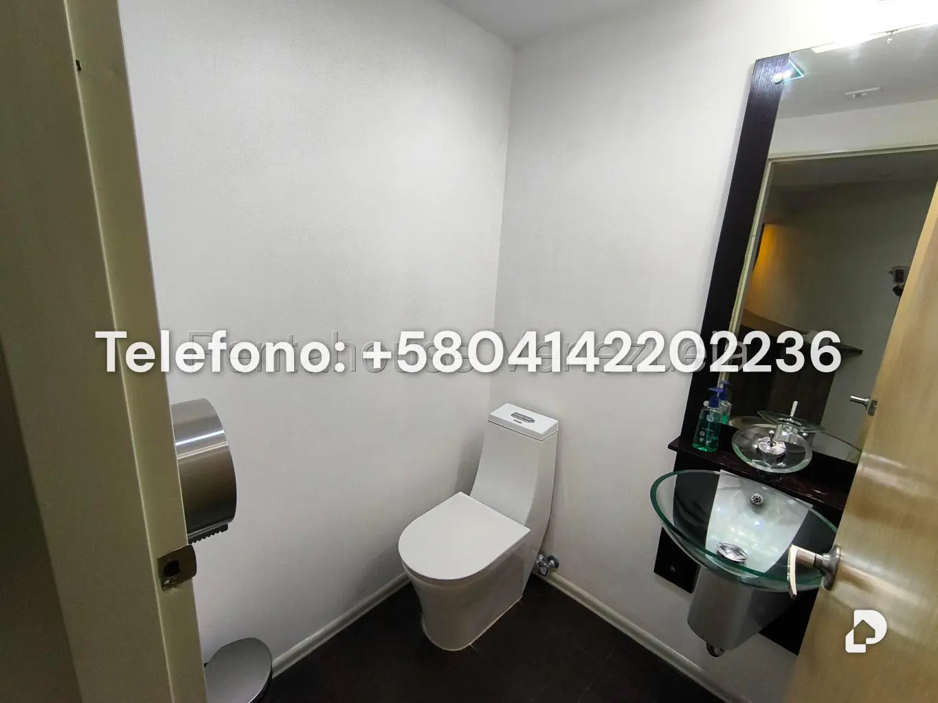 Oficina en Las Mercedes, Caracas – 24