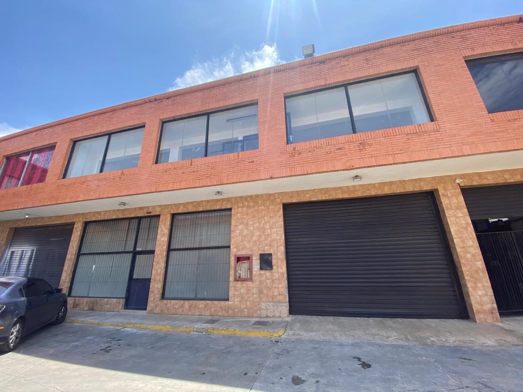 Local comercial en Los Guayos - 1