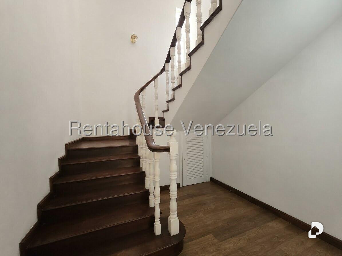 Casa en Lomas de La Lagunita, Caracas – 26