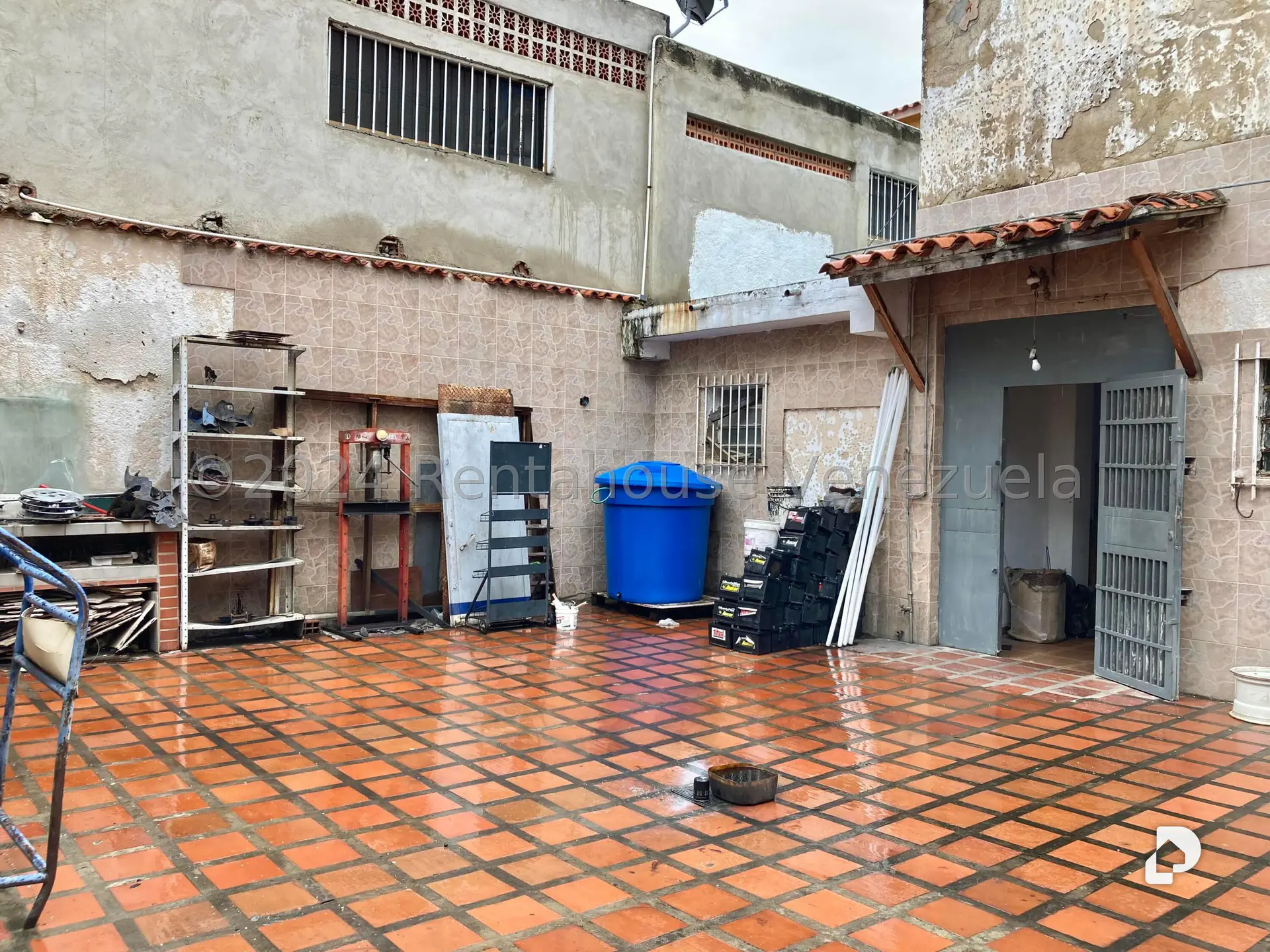 Local comercial en El Paraíso, Caracas – 17