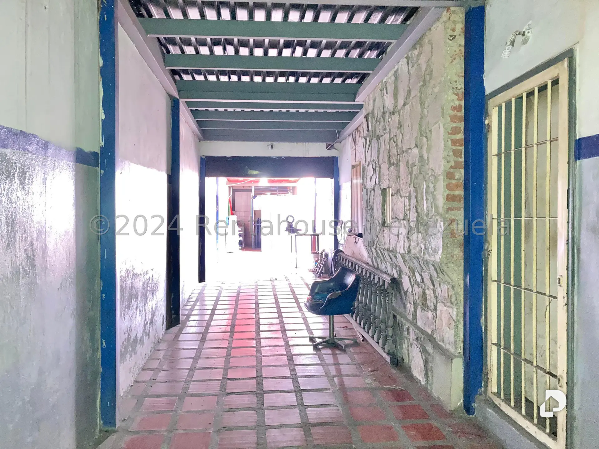 Local comercial en El Paraíso, Caracas – 22