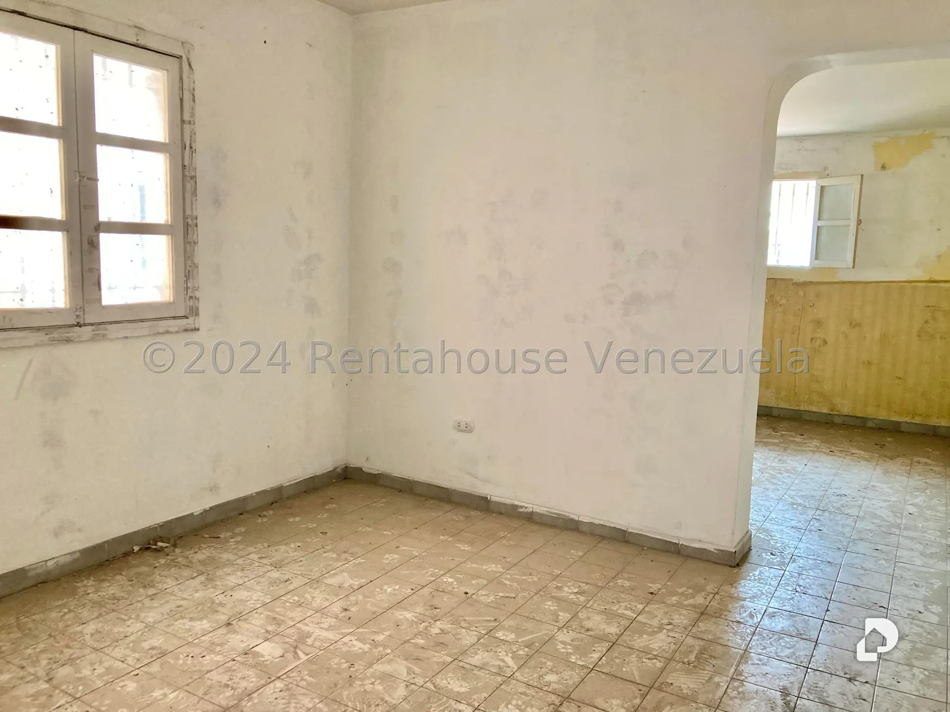Local comercial en El Paraíso, Caracas – 30
