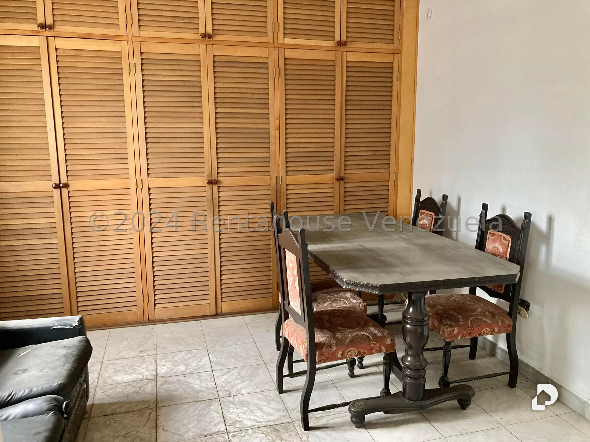 Local comercial en El Paraíso, Caracas – 27