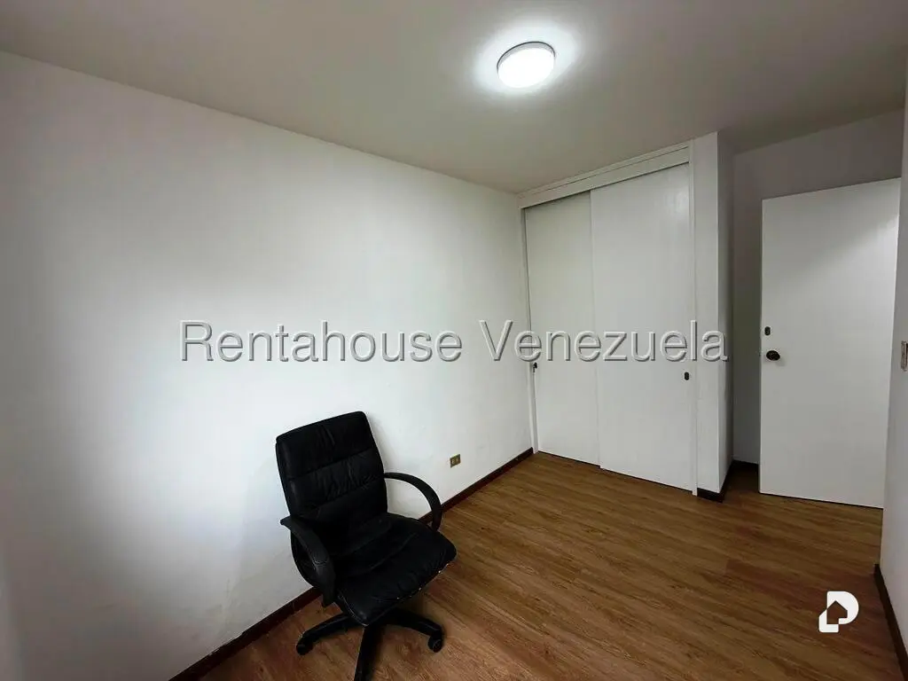 Apartamento en Los Palos Grandes, Caracas – 19
