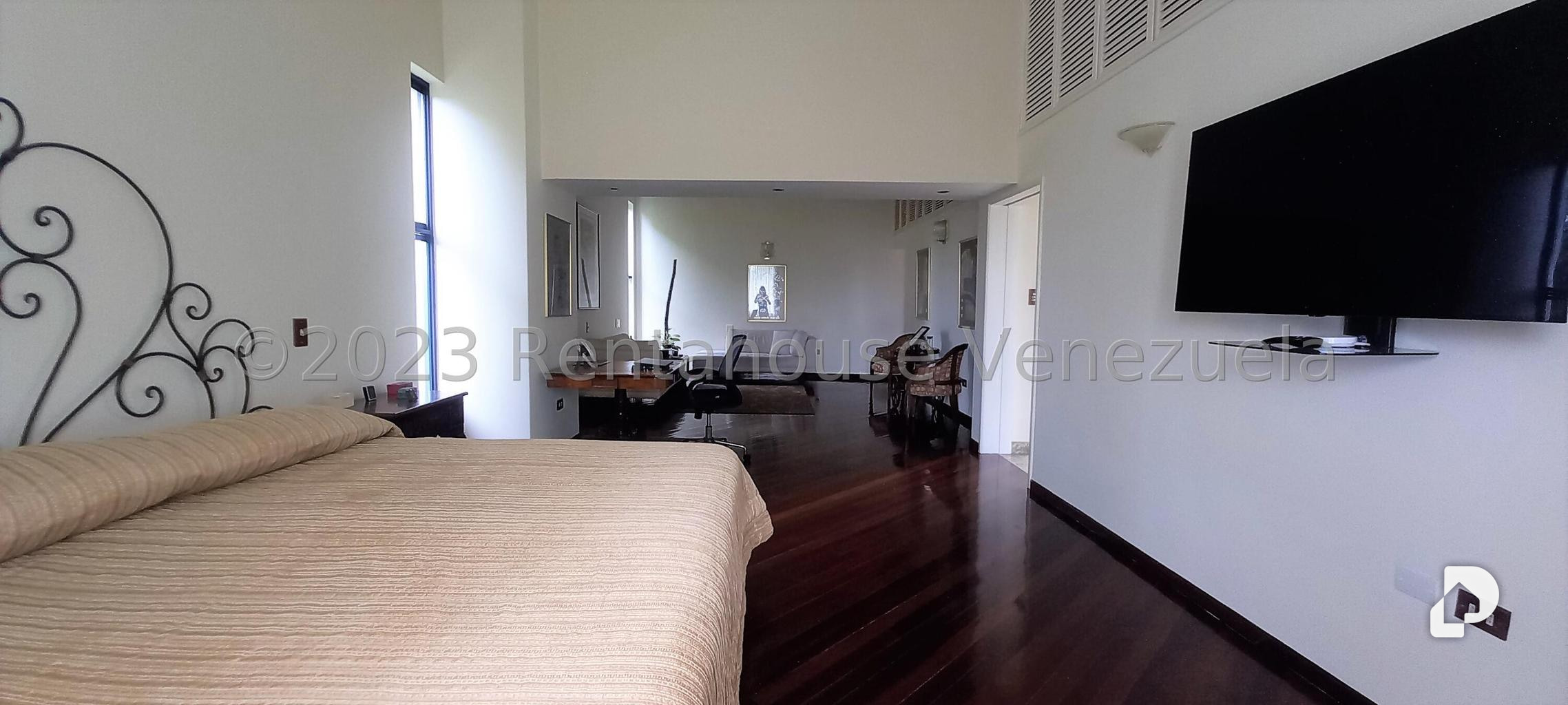 House in La Lagunita Country Club, Caracas – 46