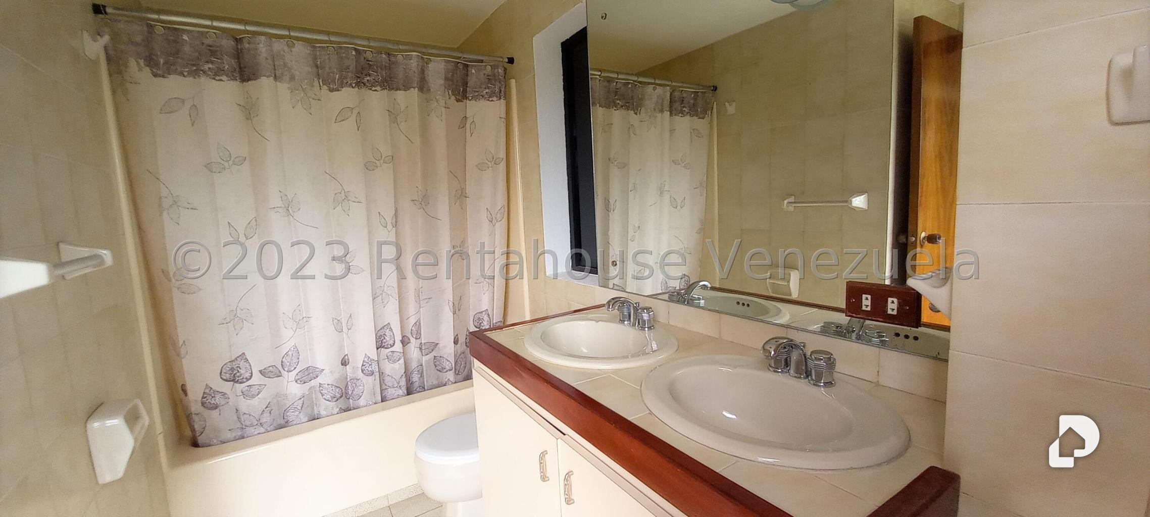 House in La Lagunita Country Club, Caracas – 26