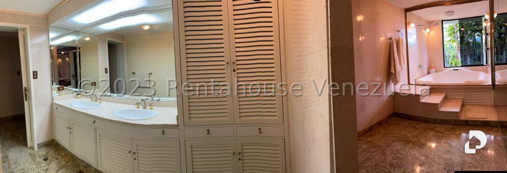 House in La Lagunita Country Club, Caracas – 55