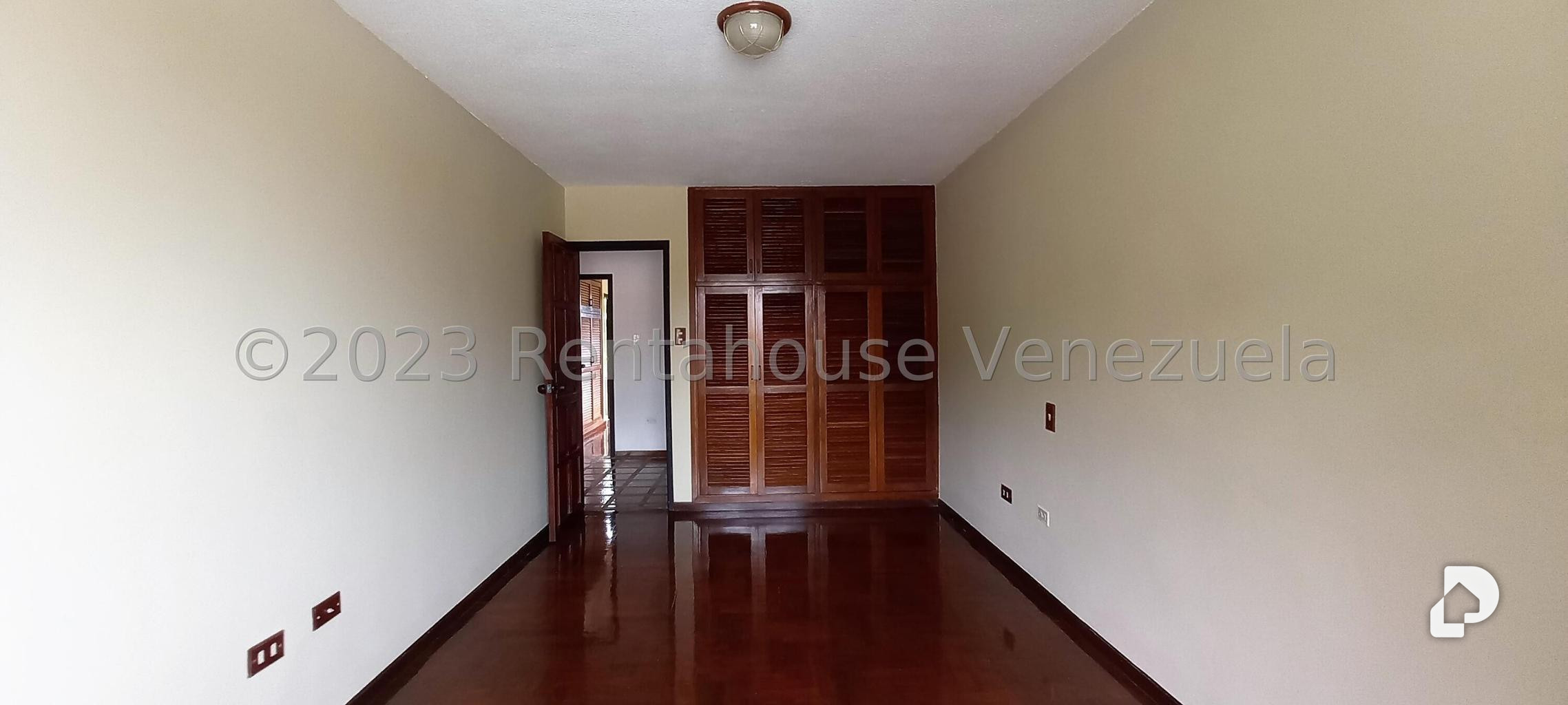 House in La Lagunita Country Club, Caracas – 35