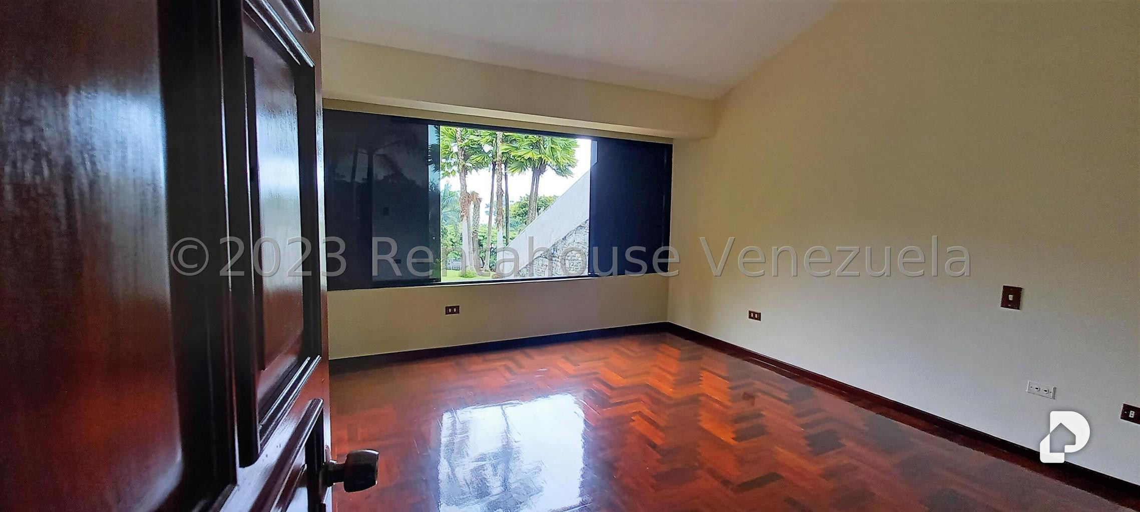 House in La Lagunita Country Club, Caracas – 33