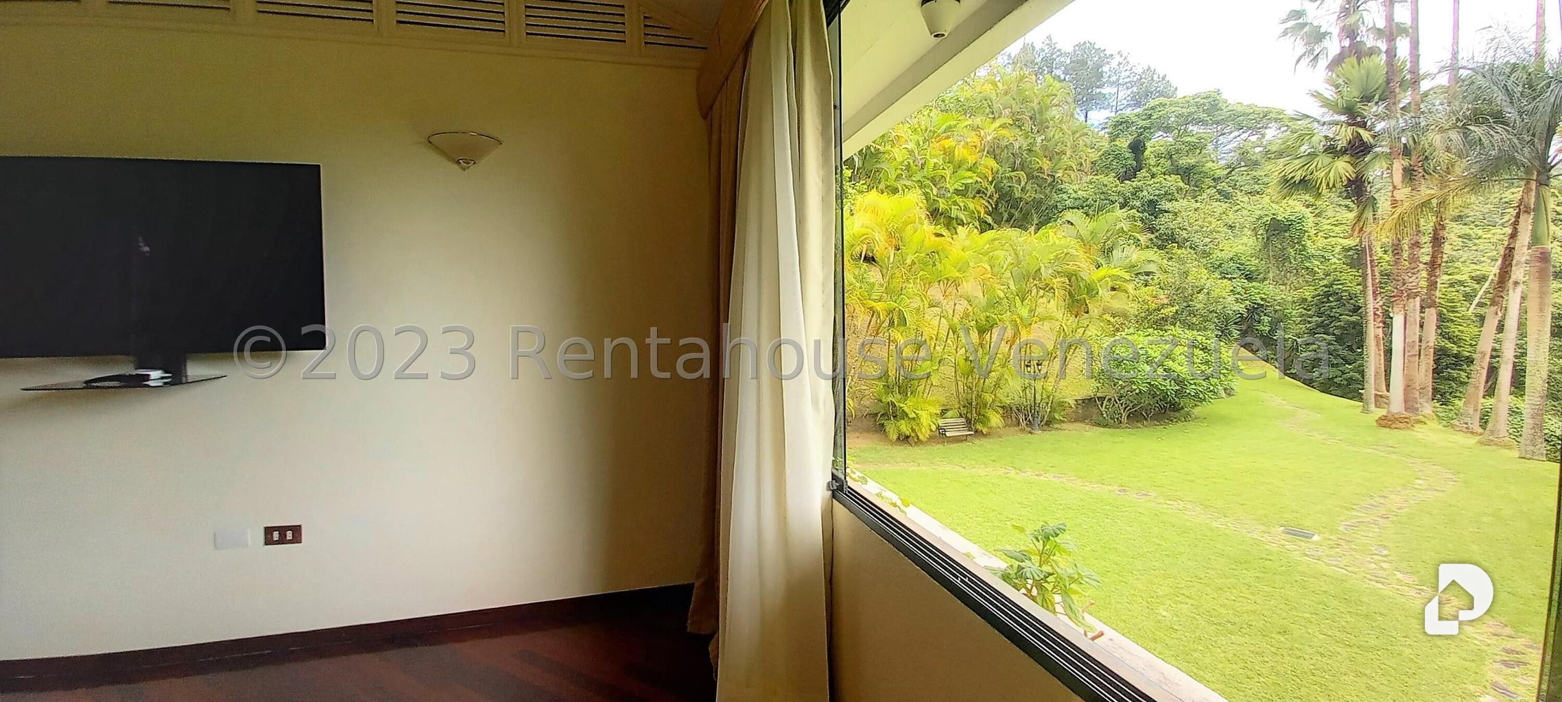 House in La Lagunita Country Club, Caracas – 52