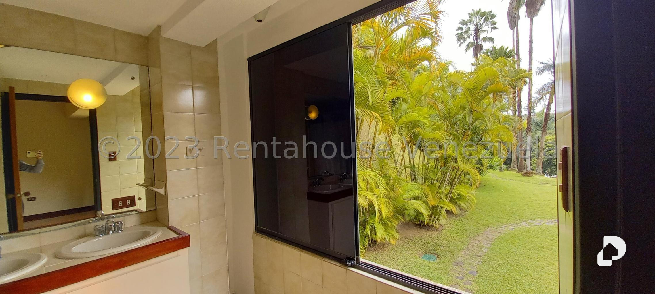 House in La Lagunita Country Club, Caracas – 24