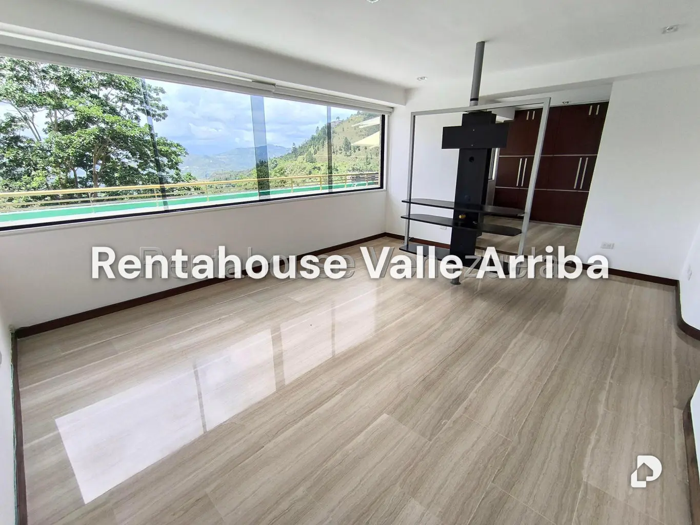 Apartamento en Lomas de La Lagunita, Caracas – 30