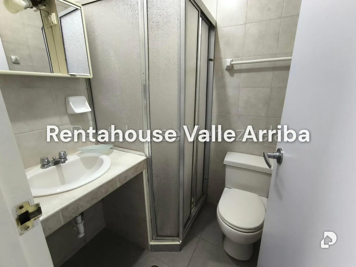 Apartamento en Lomas de La Lagunita, Caracas – 18