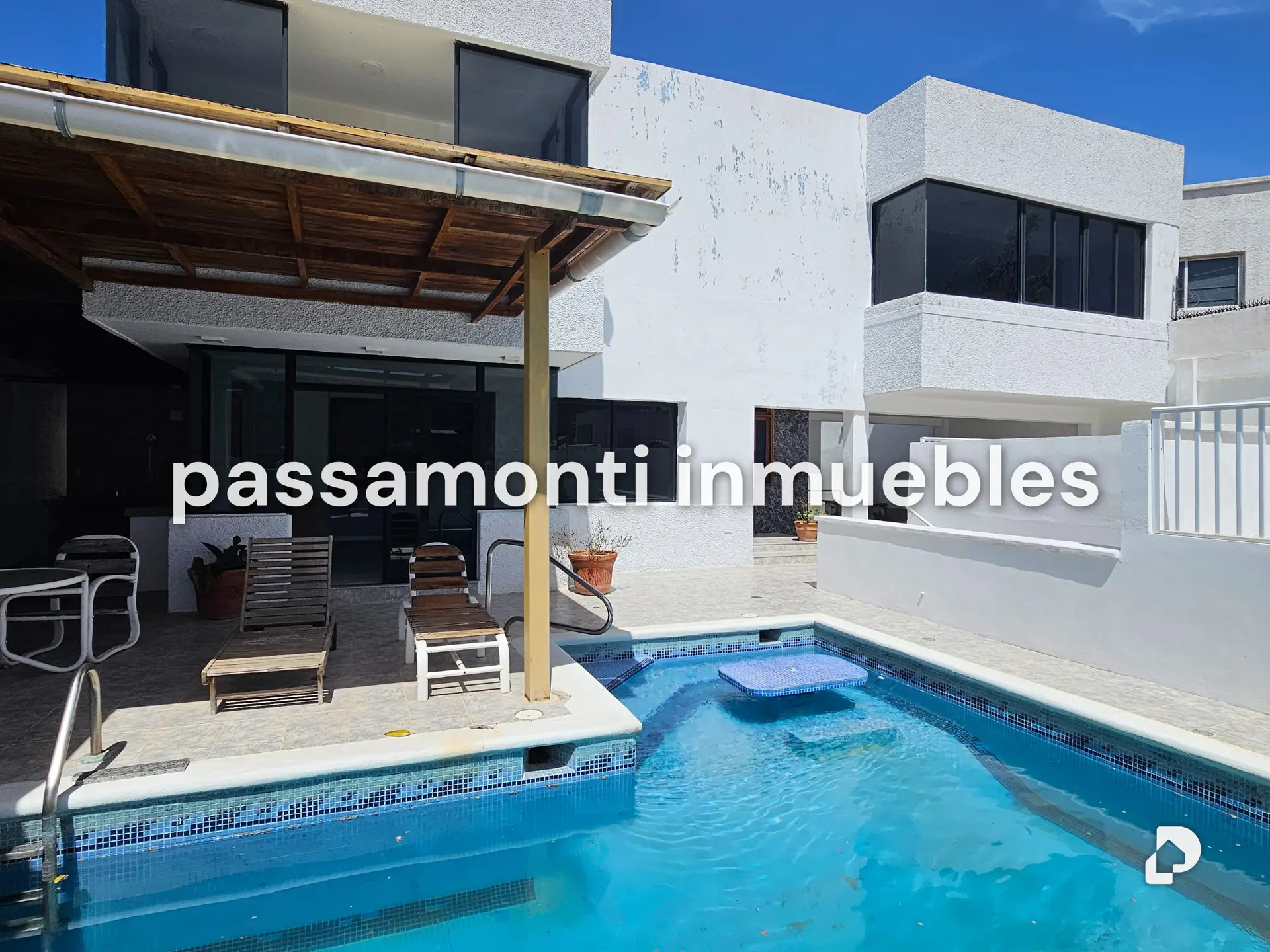 House in Paraiso, Pampatar – 1