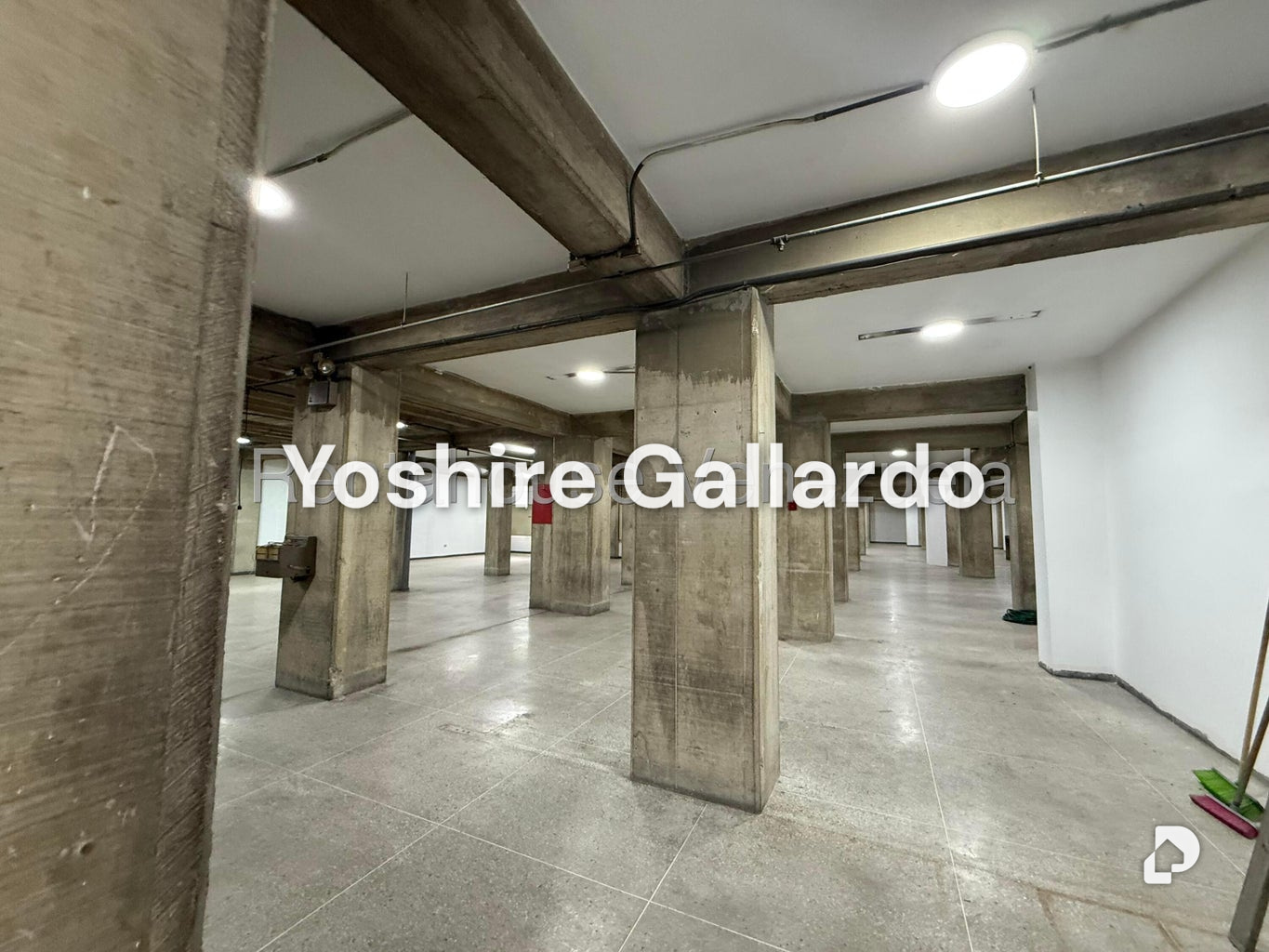 Local comercial en Parroquia La Candelaria, Caracas – 13