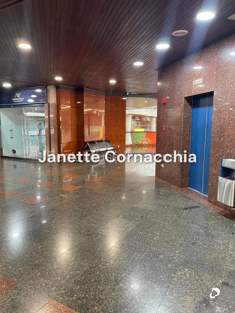 Local comercial en Santa Fe Norte, Caracas – 2