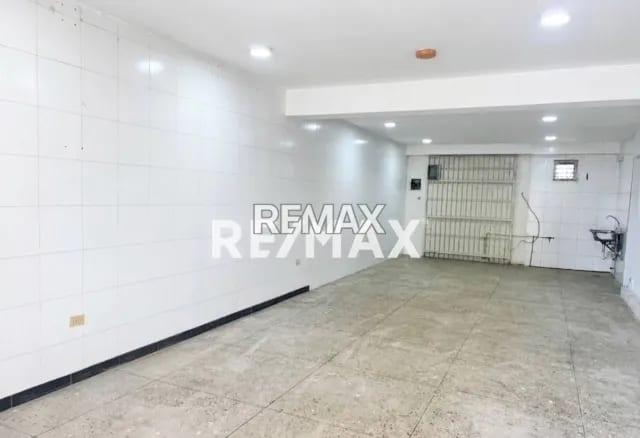 Local comercial en Av. Goajira, Maracaibo - 1
