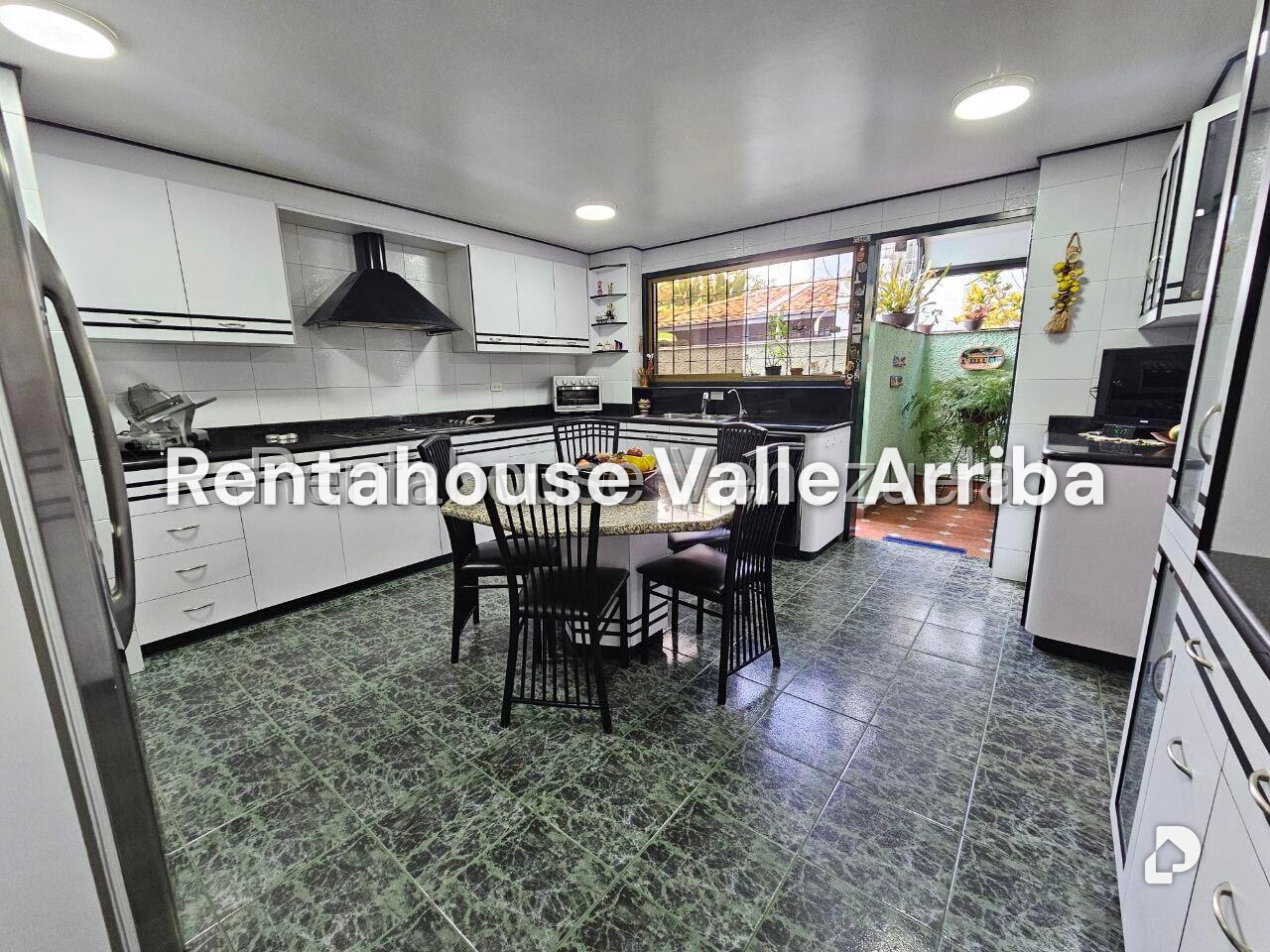 House in La Tahona, Caracas – 16
