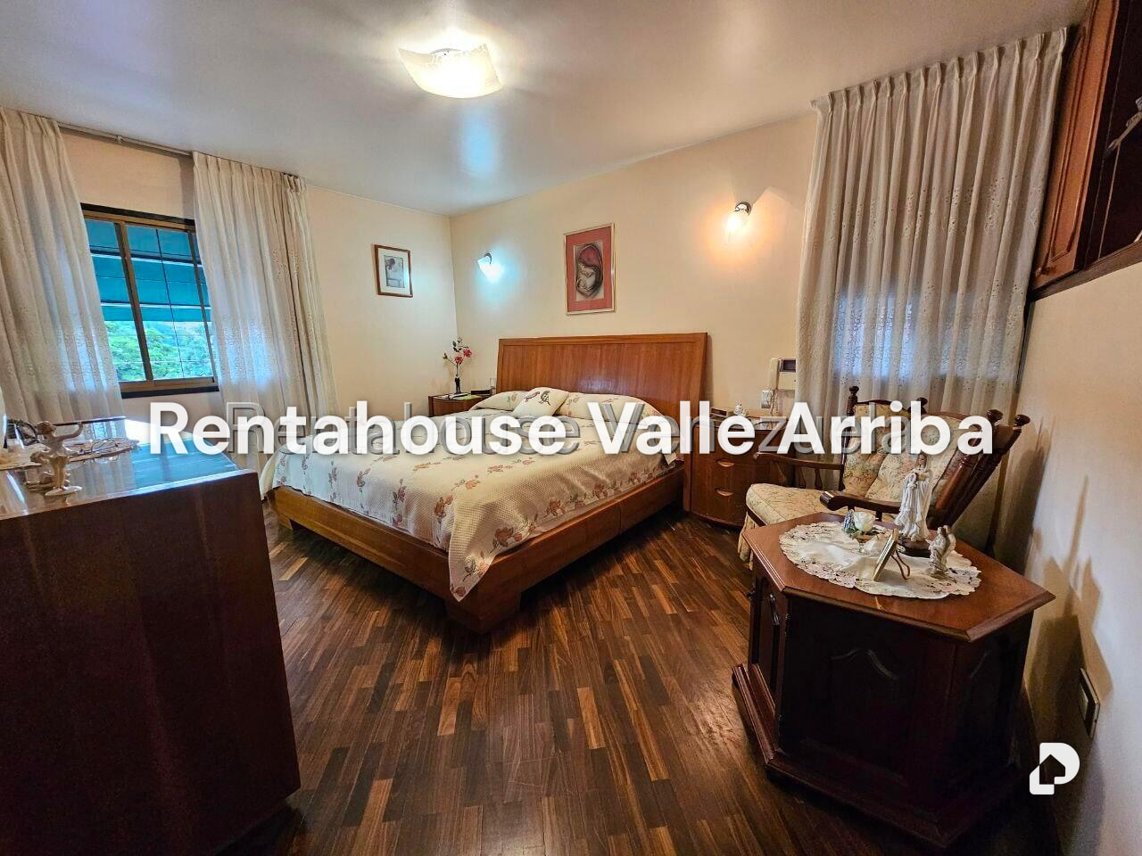 House in La Tahona, Caracas – 30