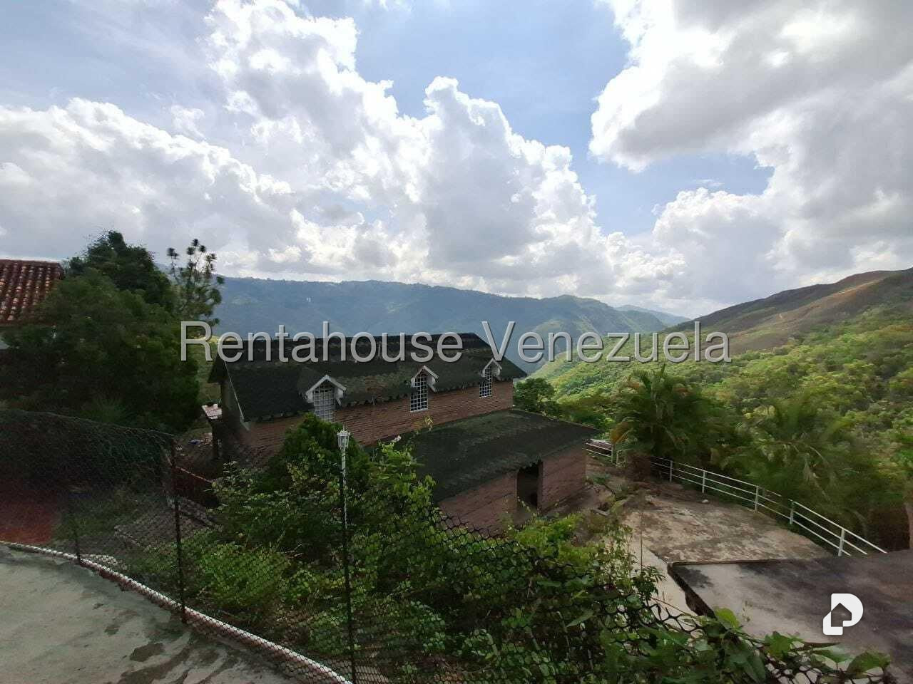 Casa en Colinas de Caicaguana, Caracas – 28