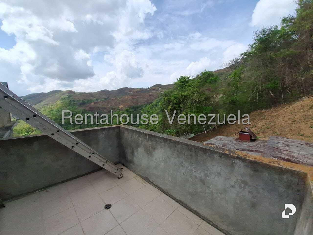 Casa en Colinas de Caicaguana, Caracas – 26