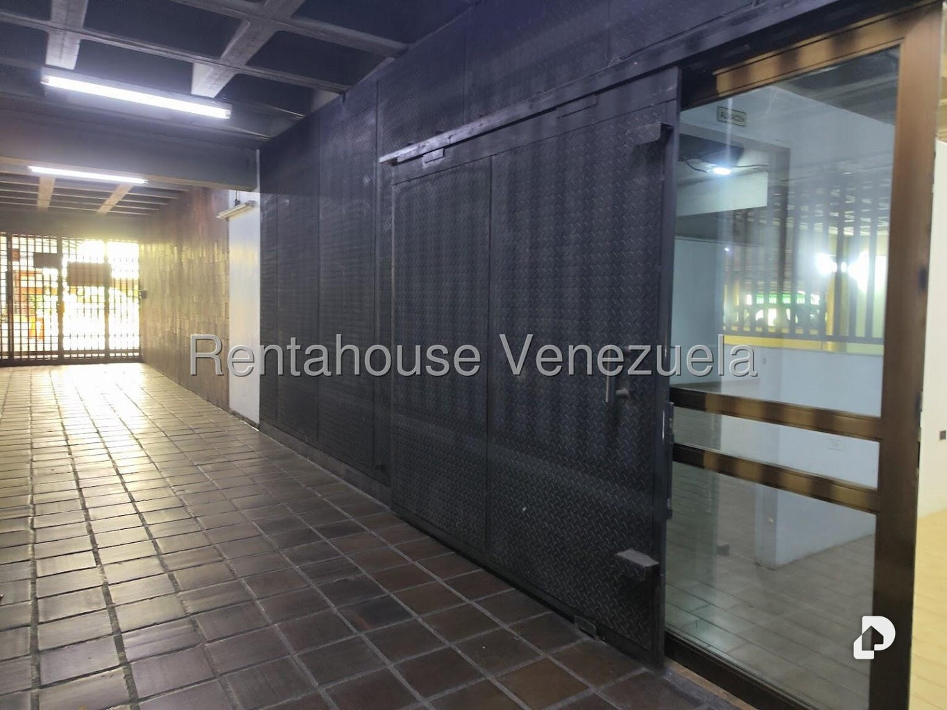 Local comercial en Los Dos Caminos, Caracas – 3