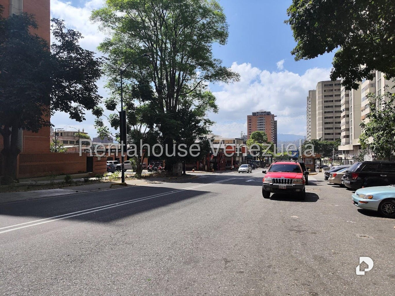 Local comercial en Los Dos Caminos, Caracas – 15