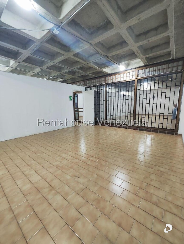 Local comercial en Los Dos Caminos, Caracas – 12