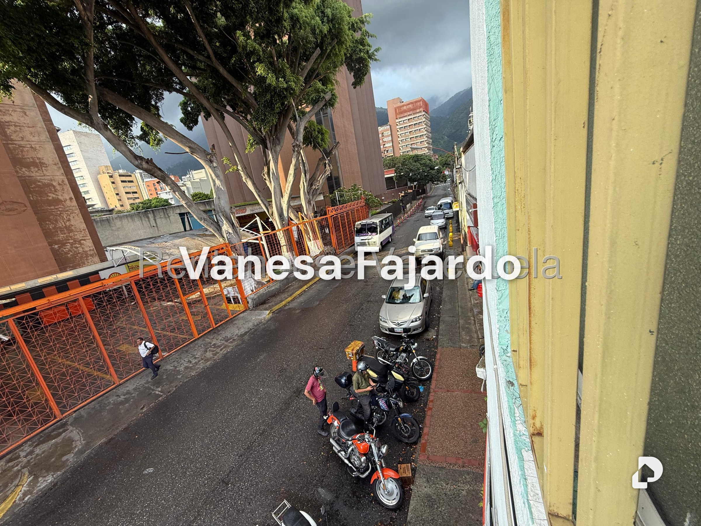 Terreno en Los Dos Caminos, Caracas – 13