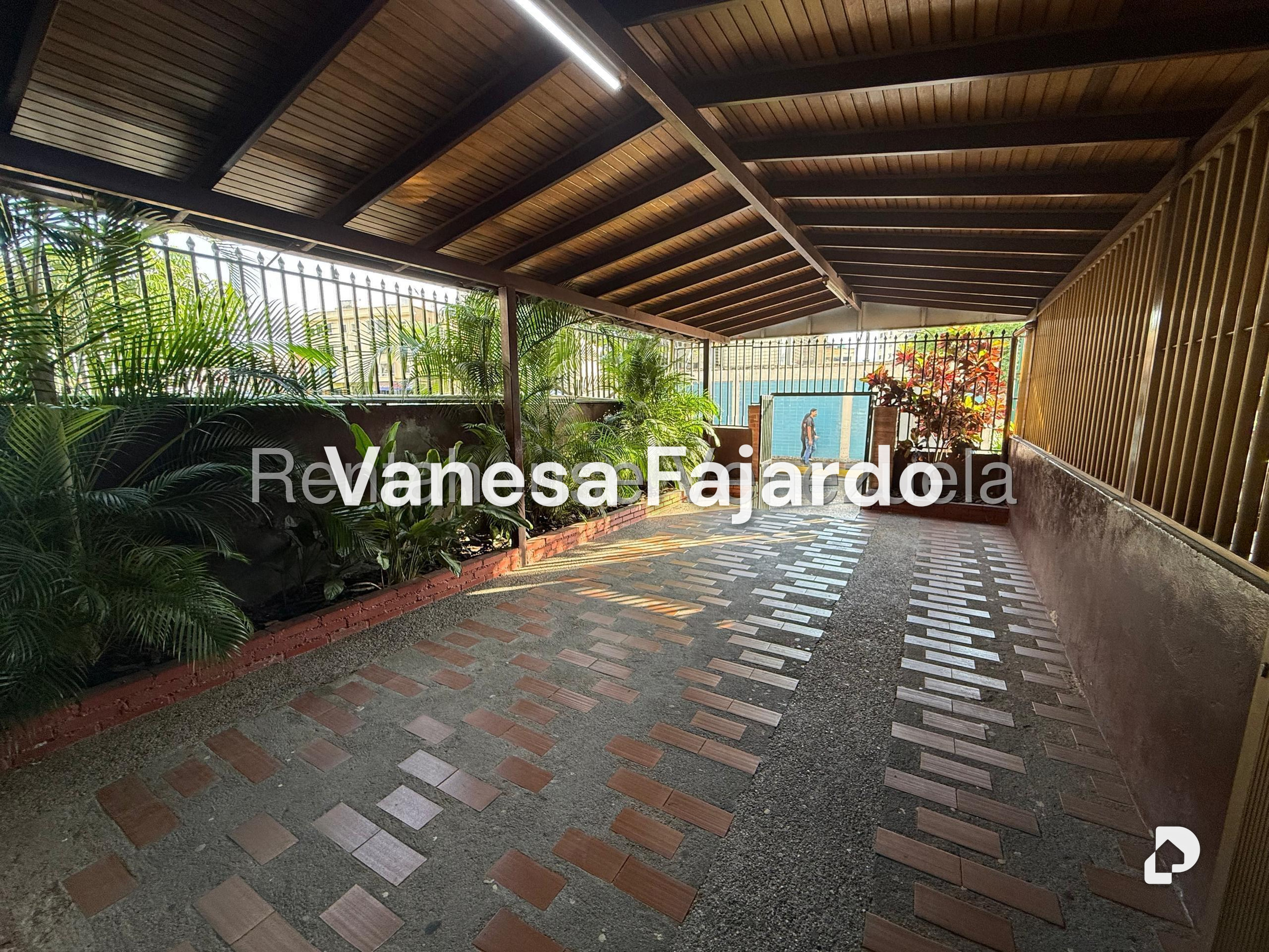 Terreno en Los Dos Caminos, Caracas – 2