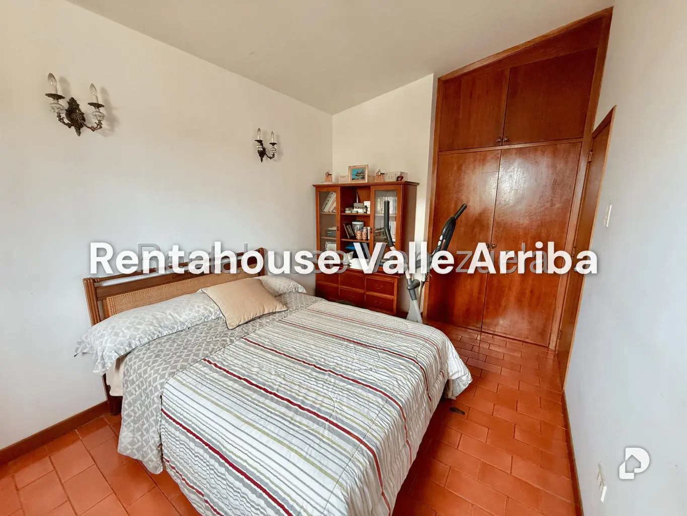 Casa en Lomas De La Trinidad, Caracas – 29
