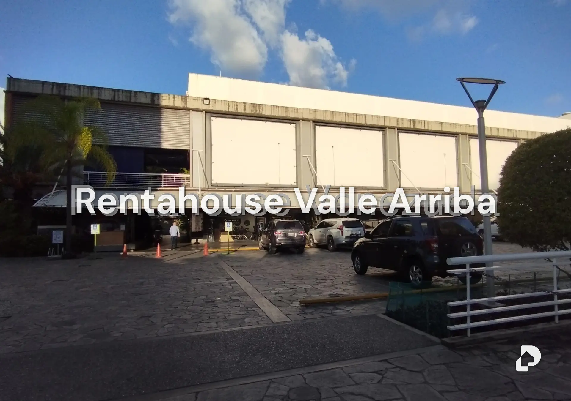 Local comercial en Colinas de Valle Arriba, Caracas – 13