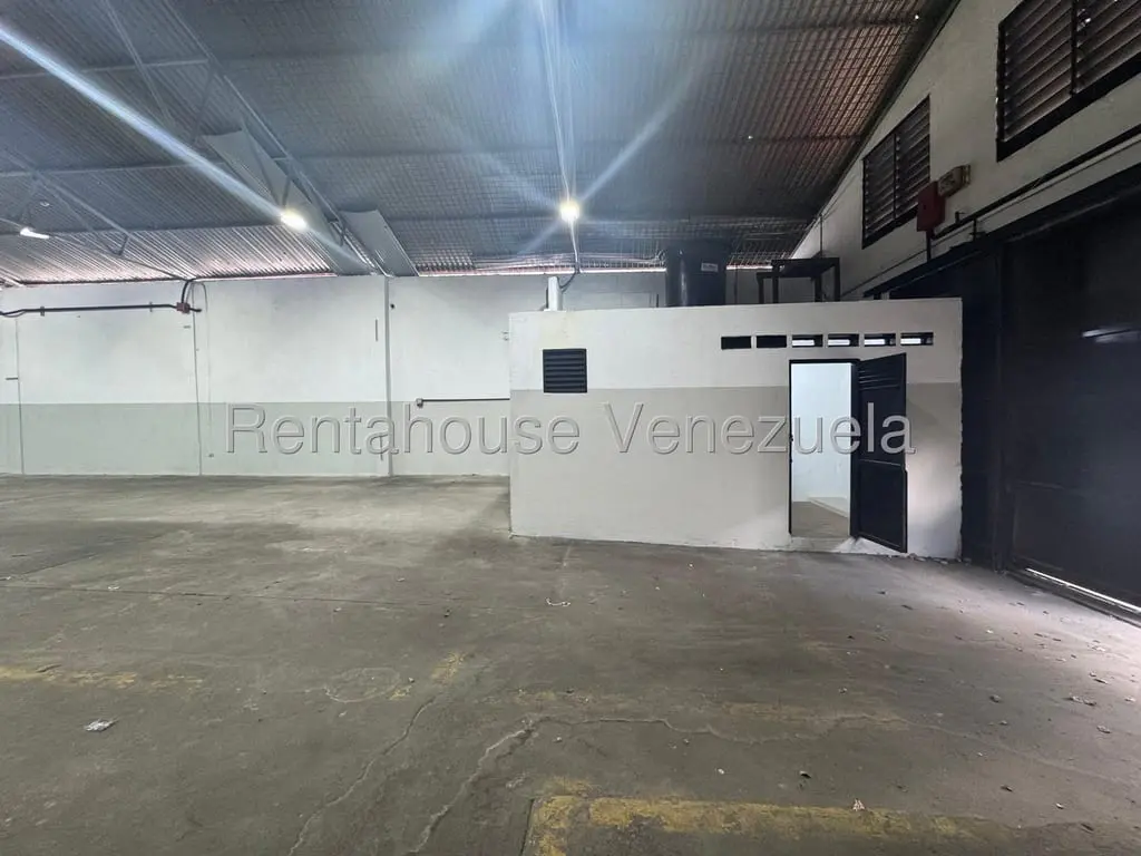 Warehouse in Catia, Caracas - 1
