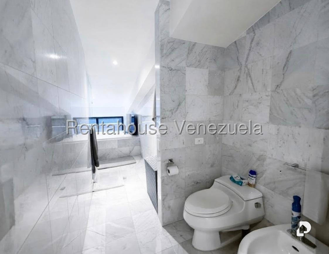 Apartamento en Lomas de La Lagunita, Caracas – 12