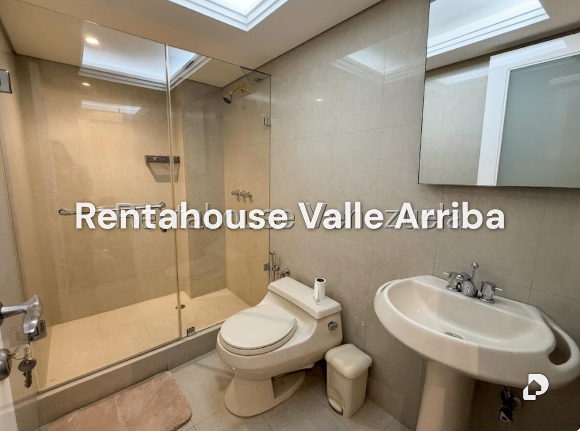 Apartamento en Lomas de La Lagunita, Caracas – 19