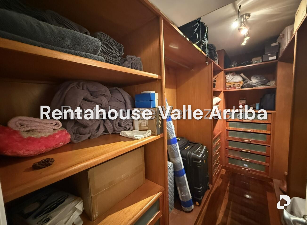 Apartamento en Lomas de La Lagunita, Caracas – 17