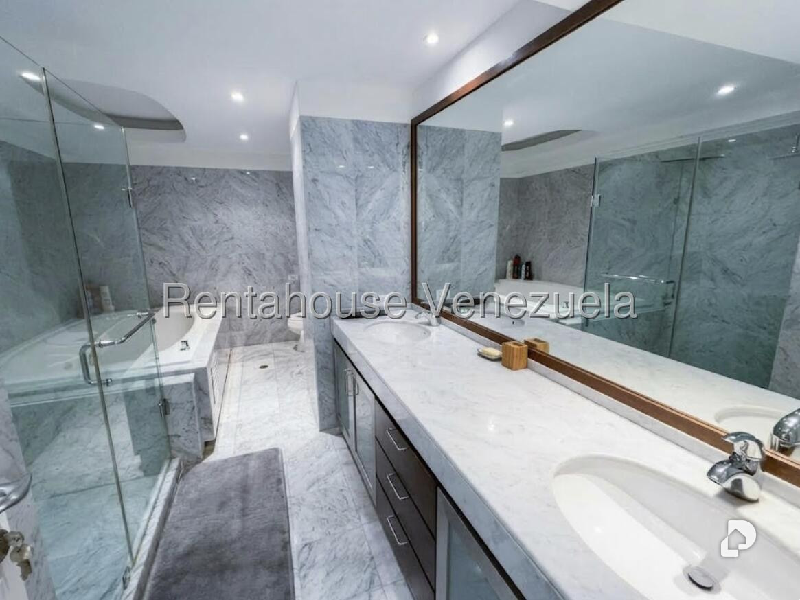 Apartamento en Lomas de La Lagunita, Caracas – 16