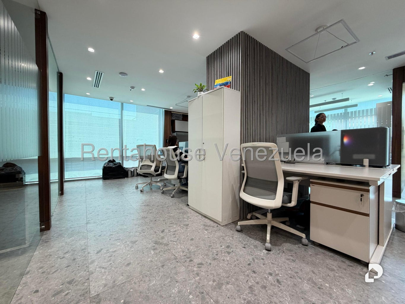 Oficina en Las Mercedes, Caracas – 19